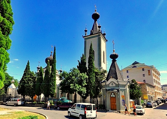 Заказать такси из Симферополя в Алушту