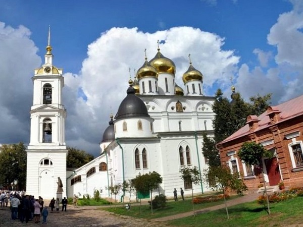 Кремль Дмитрова, такси из Москвы в Дмитров